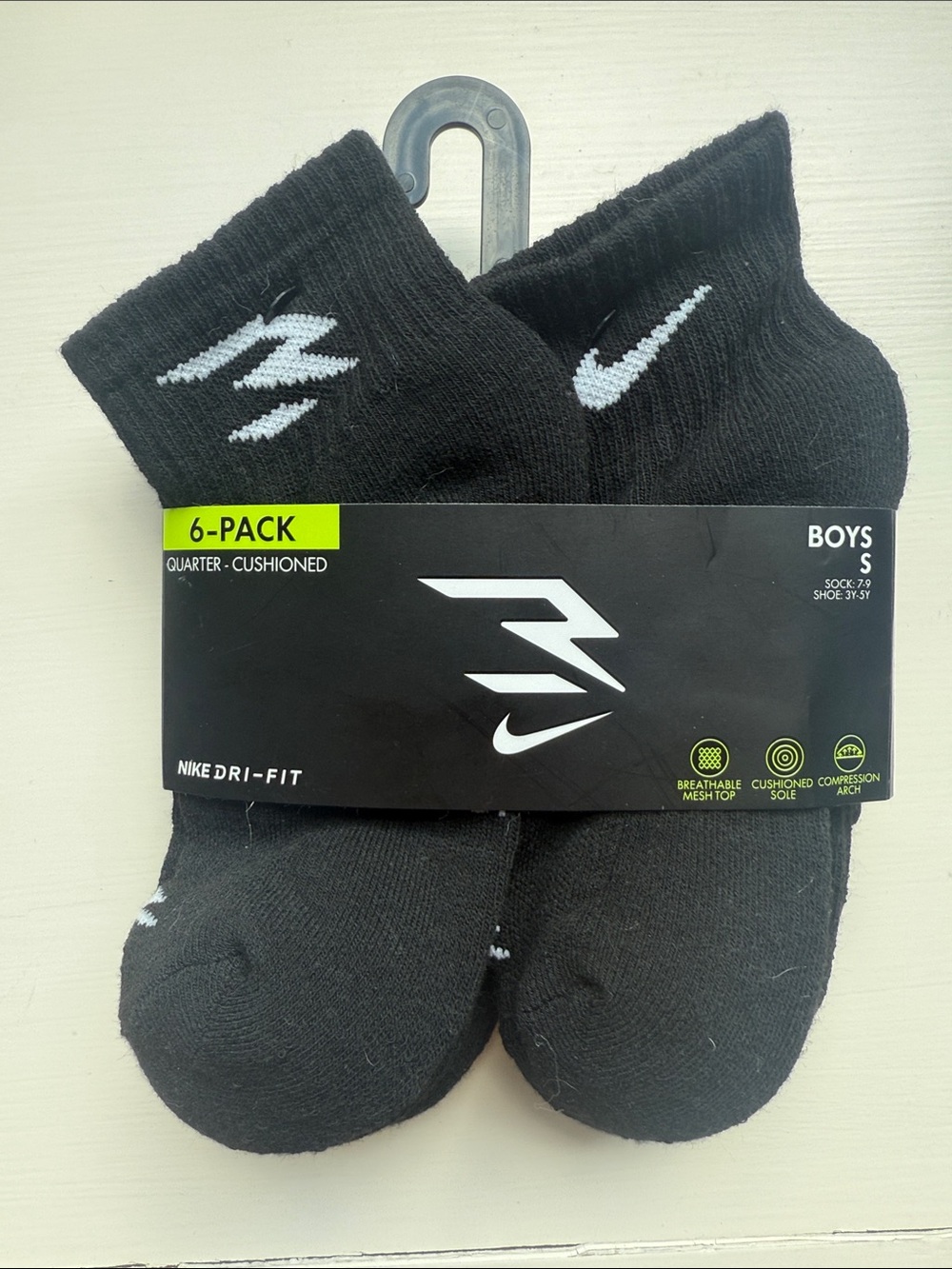 Russel Wilson Nike Boys' Quarter Cushioned Athletic Socks - Black & White